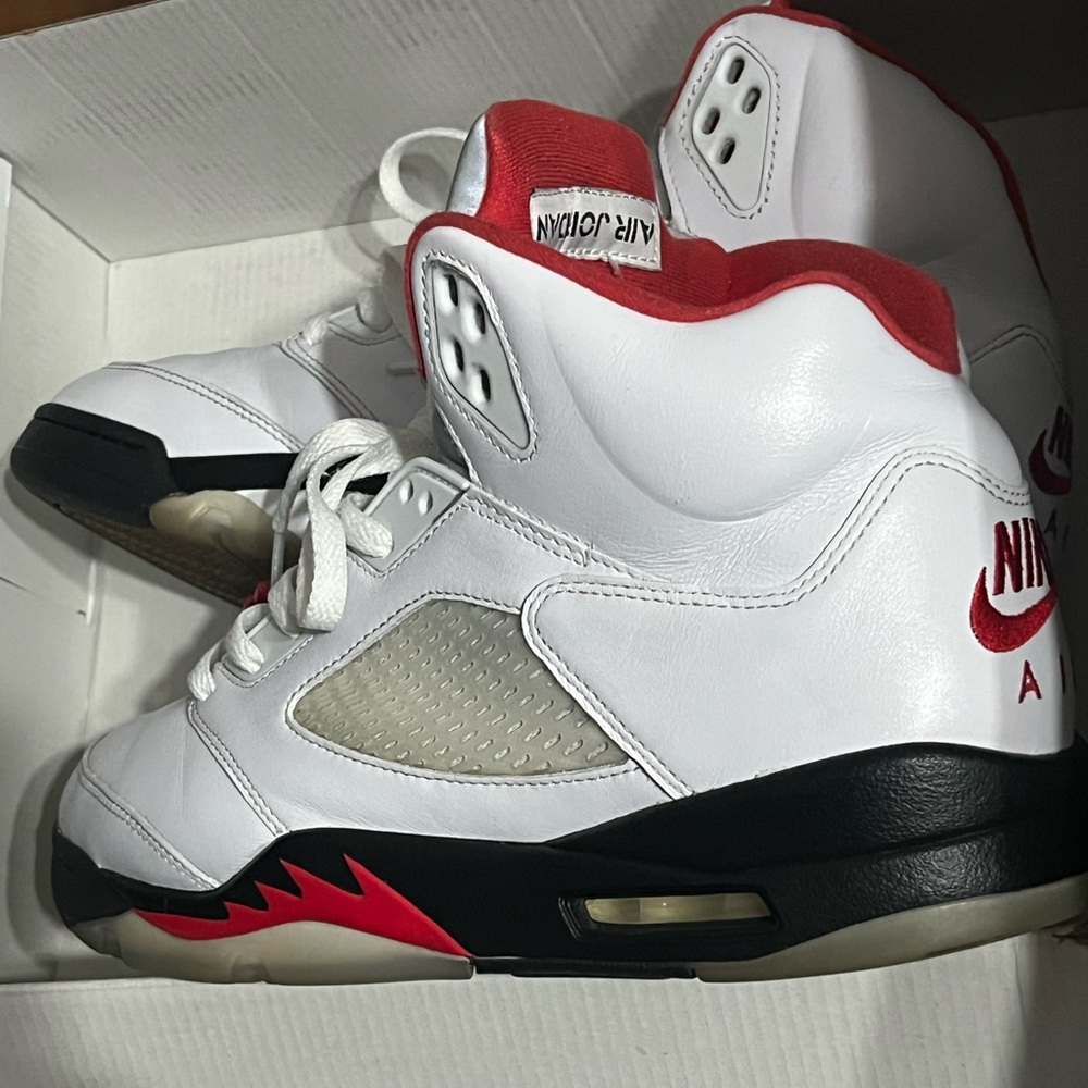 Jordan 5s fire red of comes with original box and has Nike in the back of shoe
